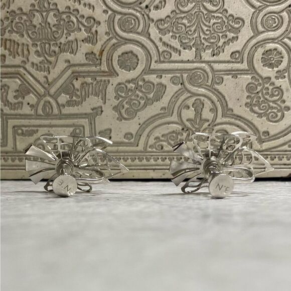 𝅺VINTAGE Bugbee & Niles earrings - Picture 2 of 2